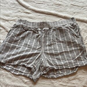 Gray & White Striped Women's Shorts